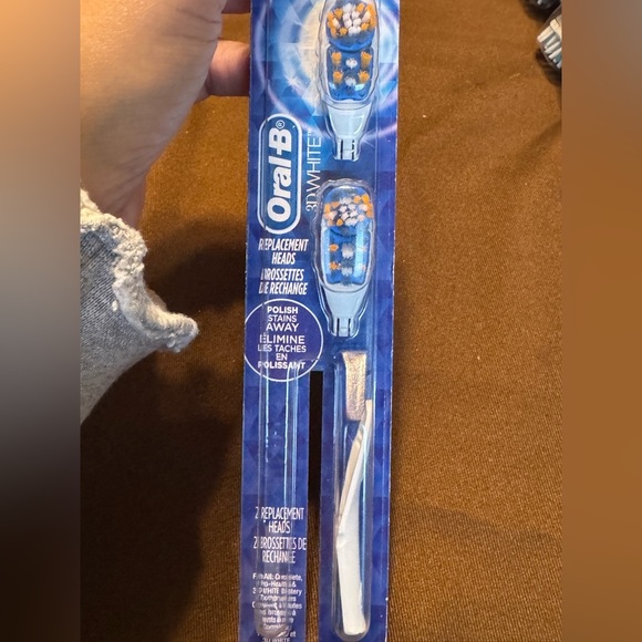 New/Sealed Oral-B  3D White Replacement Heads Set Of 2 - Picture 1 of 6